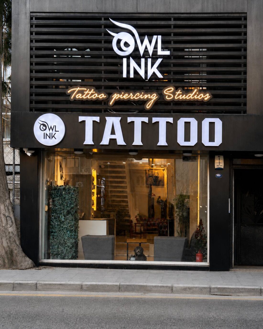 Owl Ink stüdyosunun Alsancak’taki cephesi